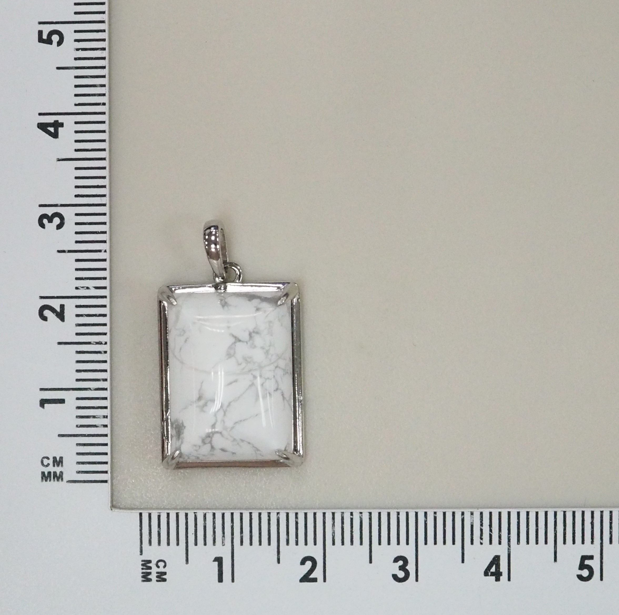 Серебряная подвеска с кахолонгом